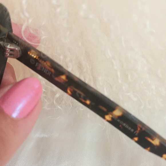 FENDI Sunglasses - Picture 4 of 11